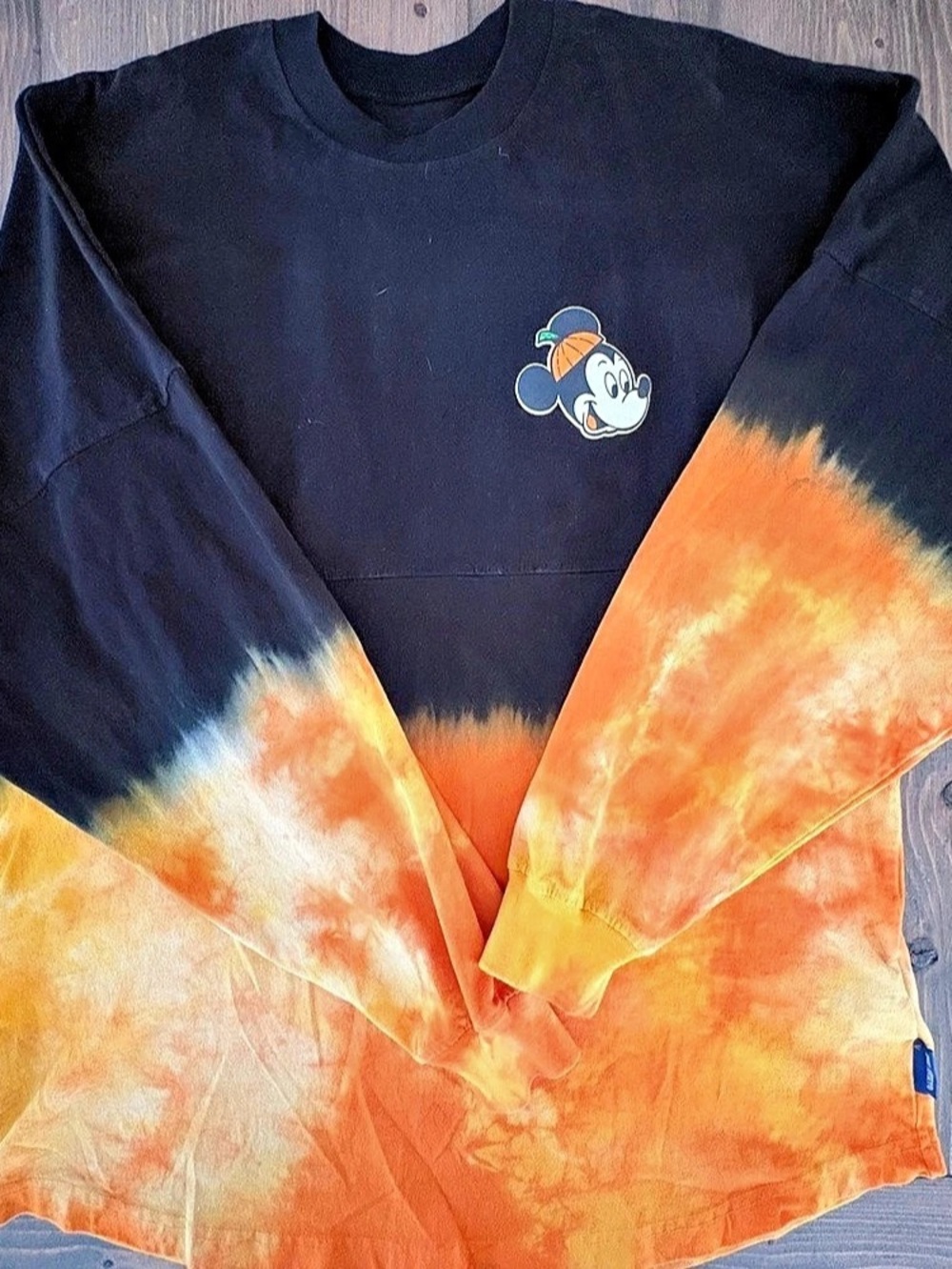 Disney Mickey Mouse Halloween Tie-Dye Spirit Jersey Size Medium Like New